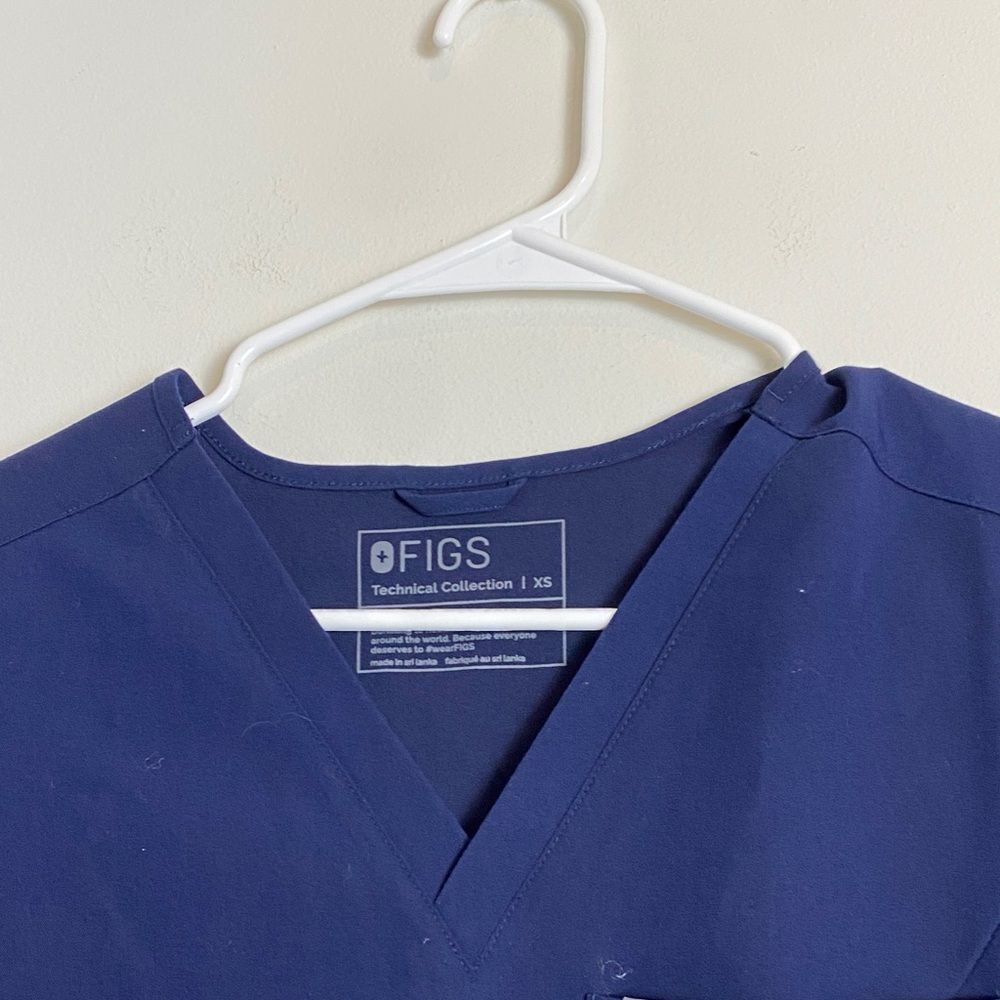 Figs Navy Blue Scrub Set: Catarina Top, Cargo Jogger Scrub Pants XS - Picture 4 of 9